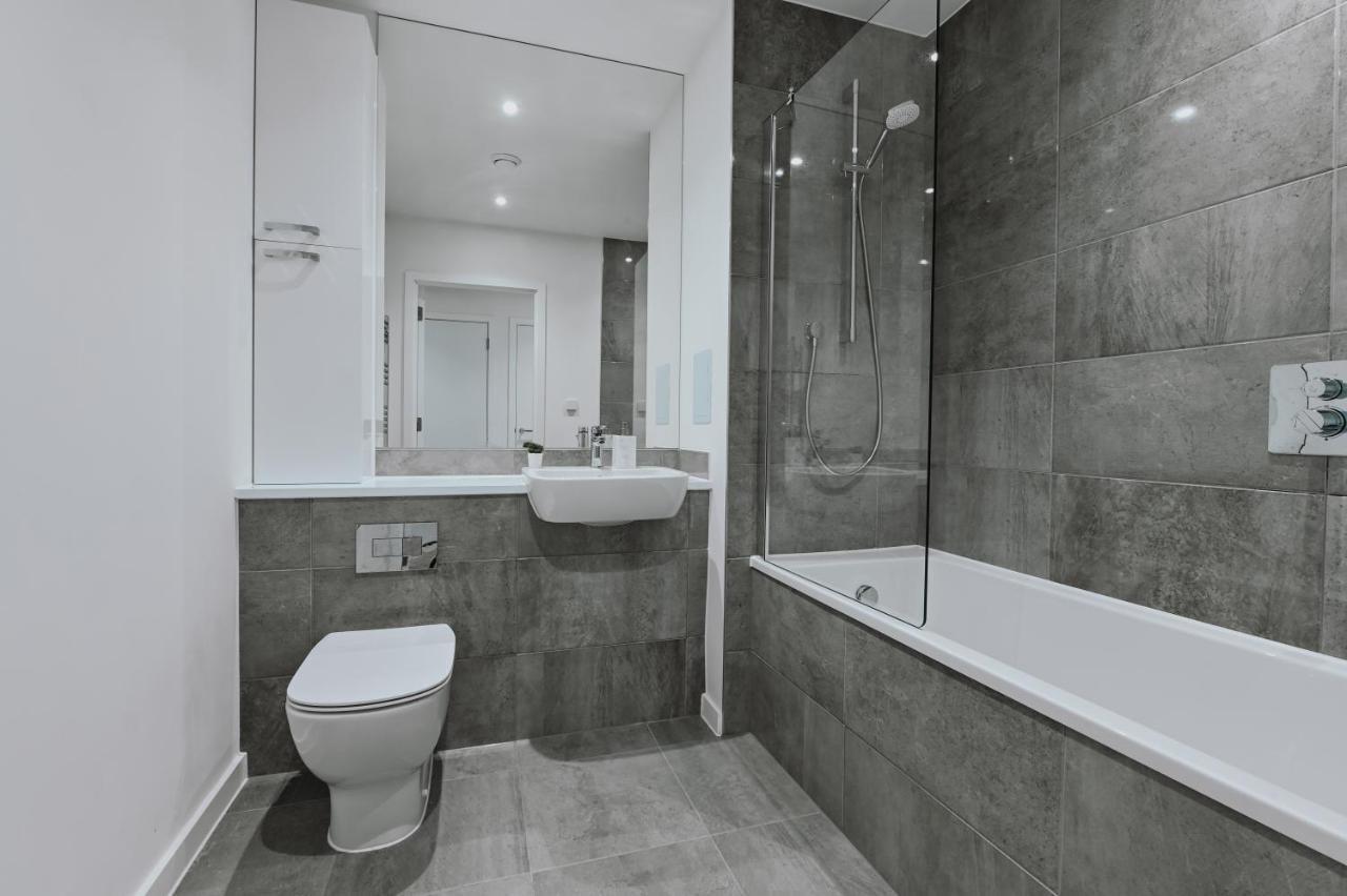 Khayat Homes - The Owelor - Two Bed ลอนดอน ภายนอก รูปภาพ