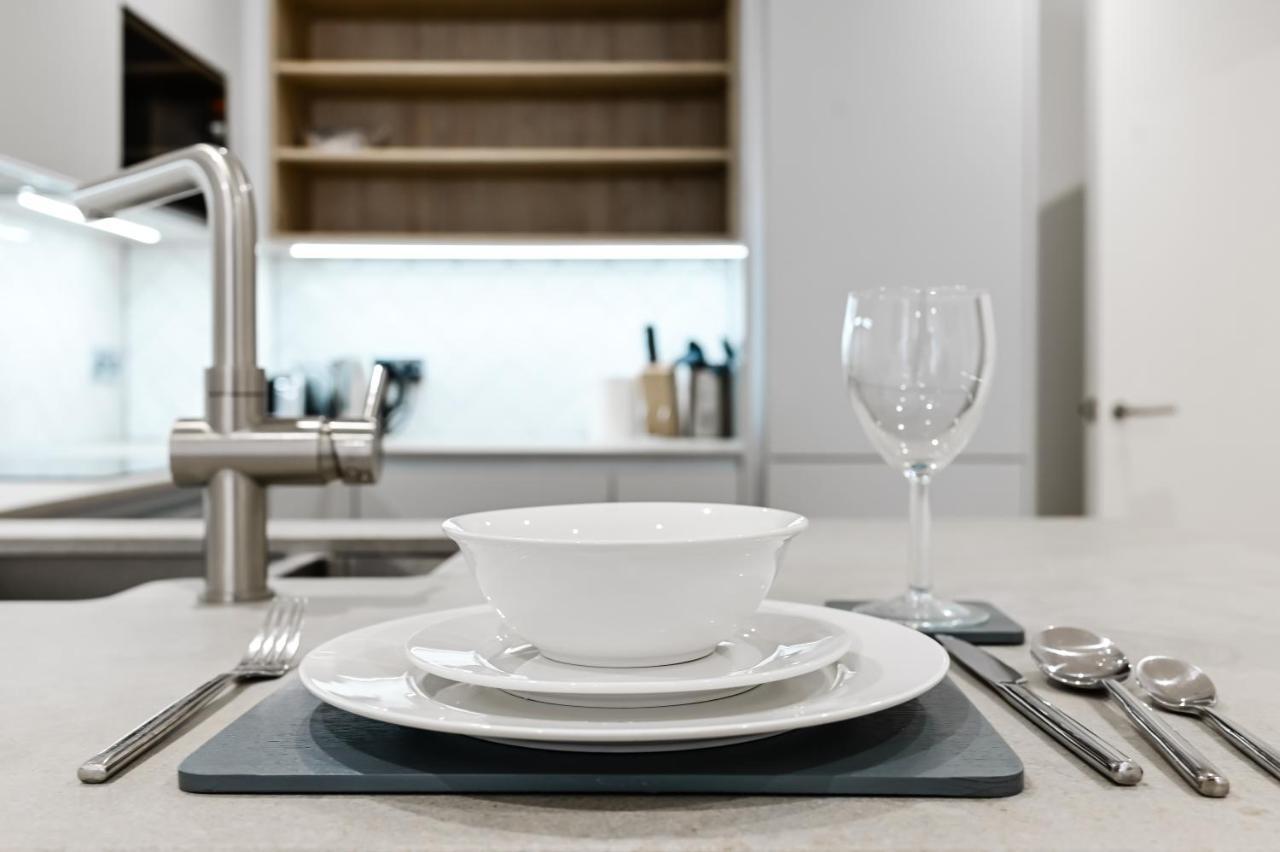 Khayat Homes - The Owelor - Two Bed ลอนดอน ภายนอก รูปภาพ