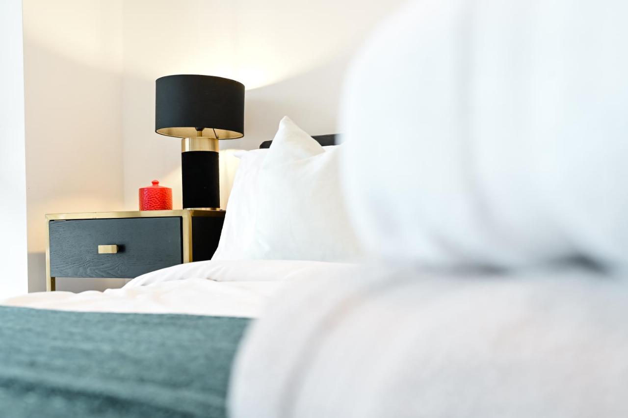 Khayat Homes - The Owelor - Two Bed ลอนดอน ภายนอก รูปภาพ