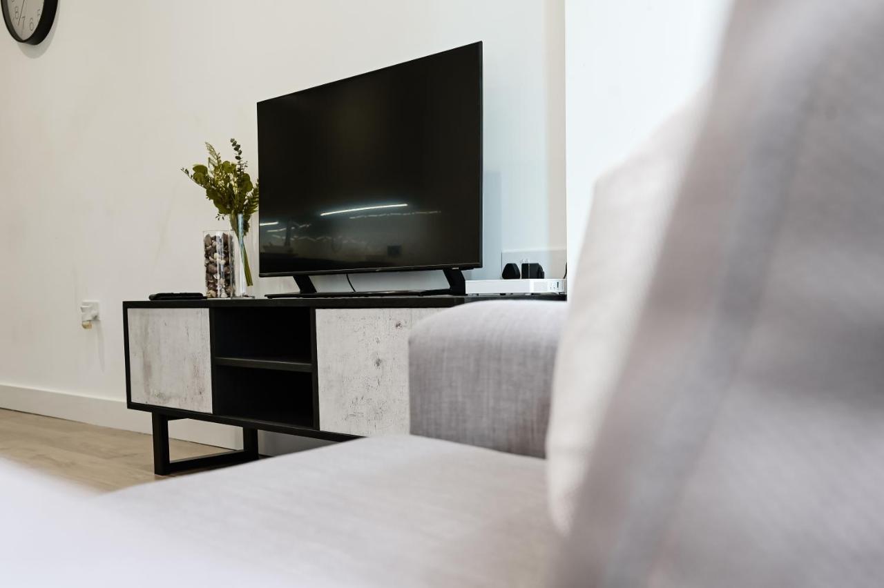 Khayat Homes - The Owelor - Two Bed ลอนดอน ภายนอก รูปภาพ