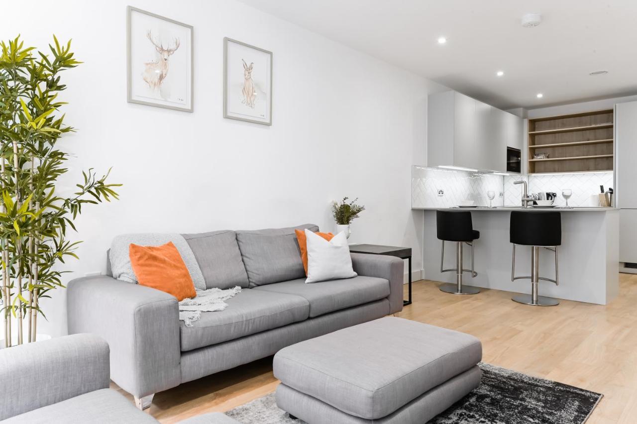 Khayat Homes - The Owelor - Two Bed ลอนดอน ภายนอก รูปภาพ